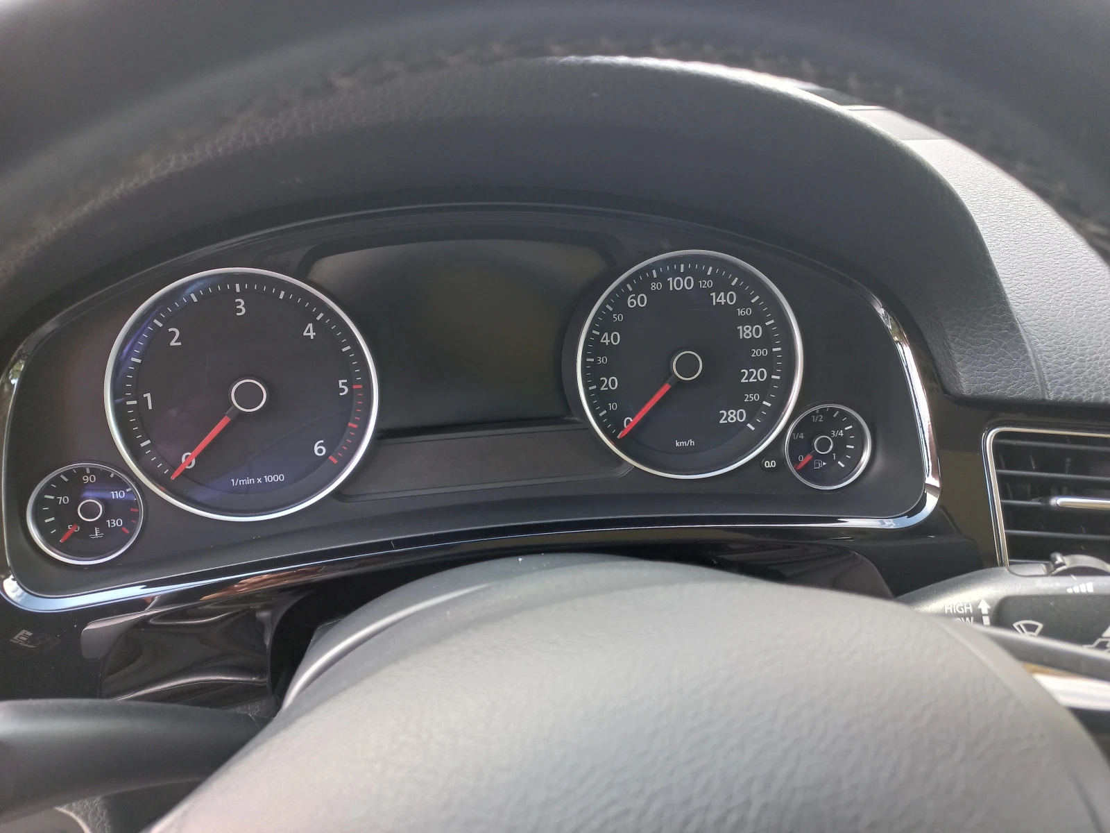 VW Touareg, снимка 11 - Автомобили и джипове - 56117403