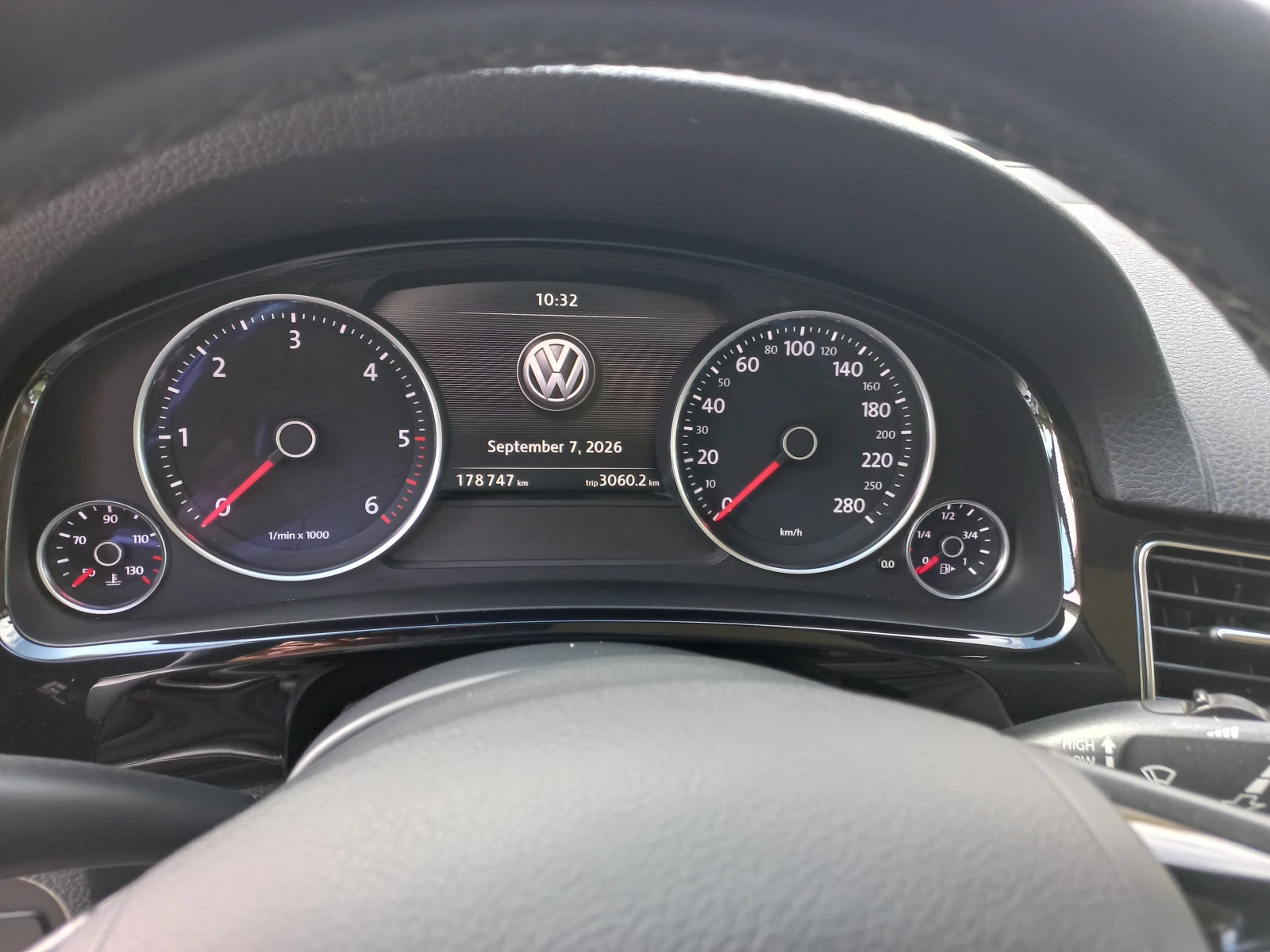VW Touareg, снимка 12 - Автомобили и джипове - 56117403