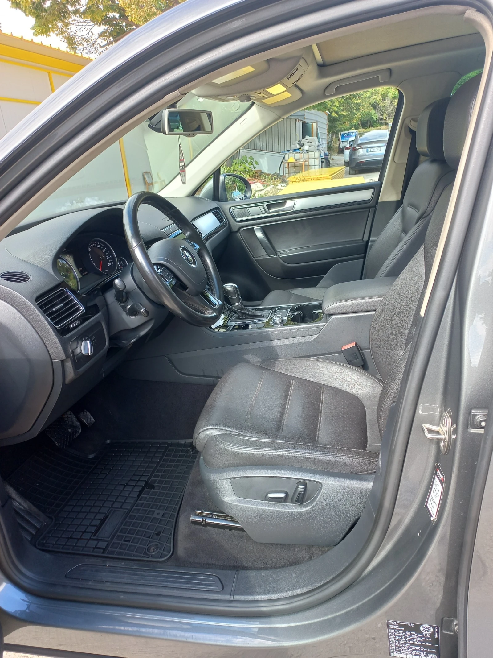 VW Touareg, снимка 9 - Автомобили и джипове - 56117403