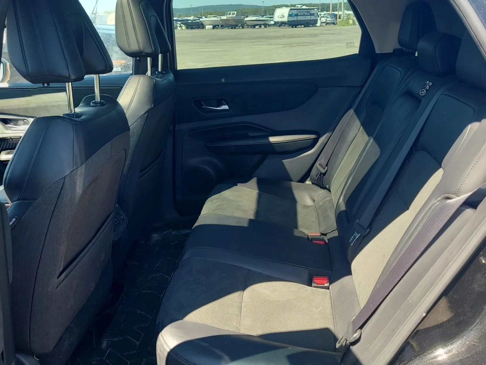 Nissan Ariya, снимка 13 - Автомобили и джипове - 56716917