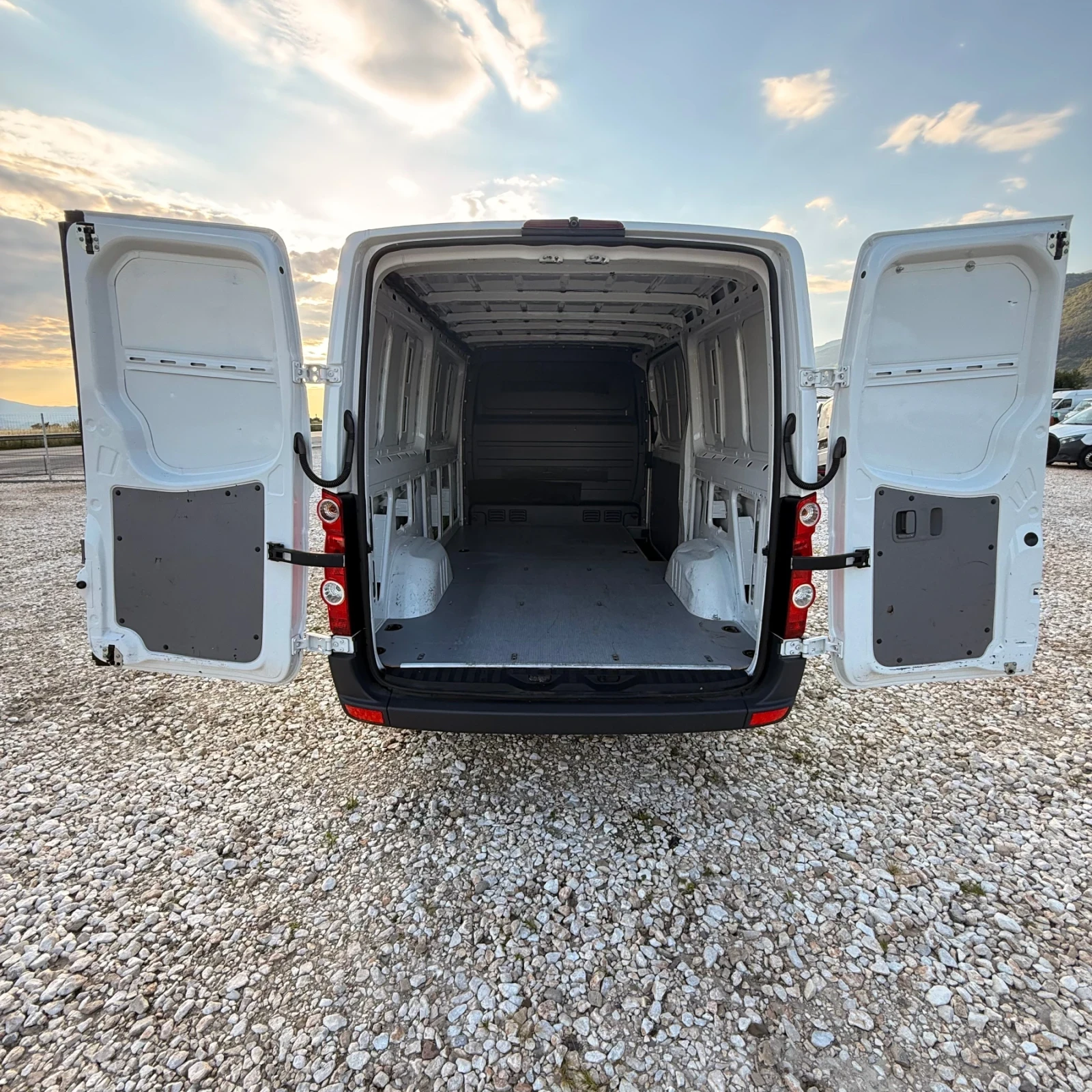 VW Crafter 2016г-КЛИМАТРОНИК-147хл.км - изображение 8