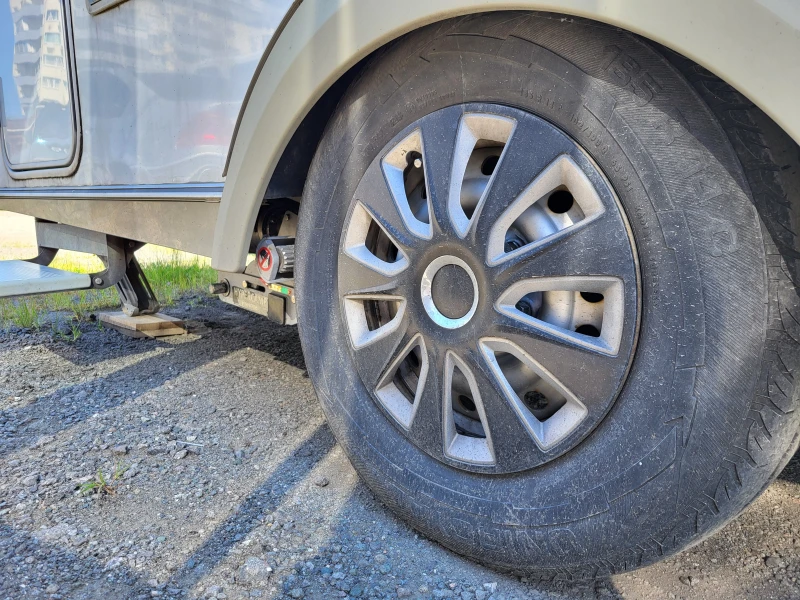 Каравана HYMER / ERIBA 2006, снимка 2 - Каравани и кемпери - 51768217