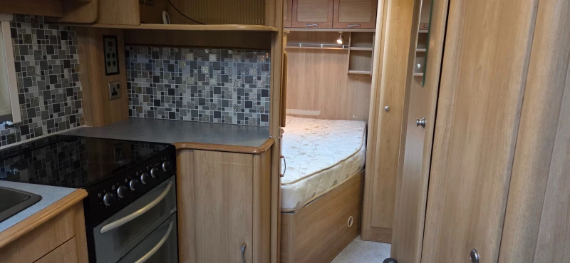 Каравана Други Lunar Ultima, снимка 12 - Каравани и кемпери - 52628565