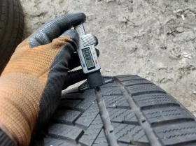 Гуми Зимни 235/35R19, снимка 4