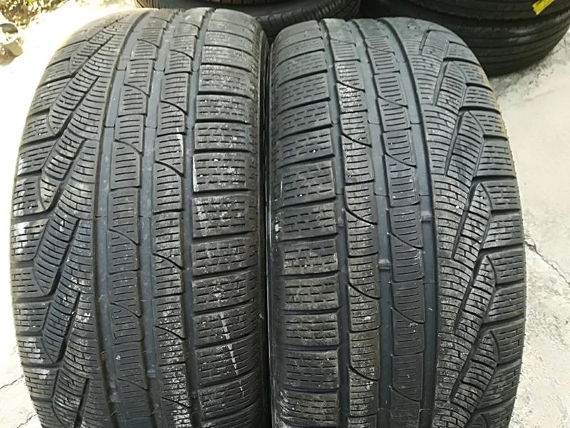 Гуми Зимни 245/45R19, снимка 1 - Гуми и джанти - 22593416