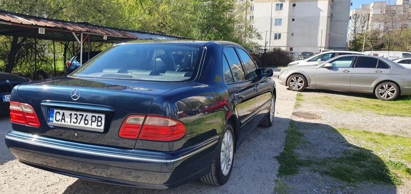 Mercedes-Benz E 200, снимка 6 - Автомобили и джипове - 48297414