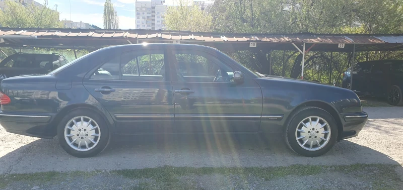 Mercedes-Benz E 200, снимка 7 - Автомобили и джипове - 48297414