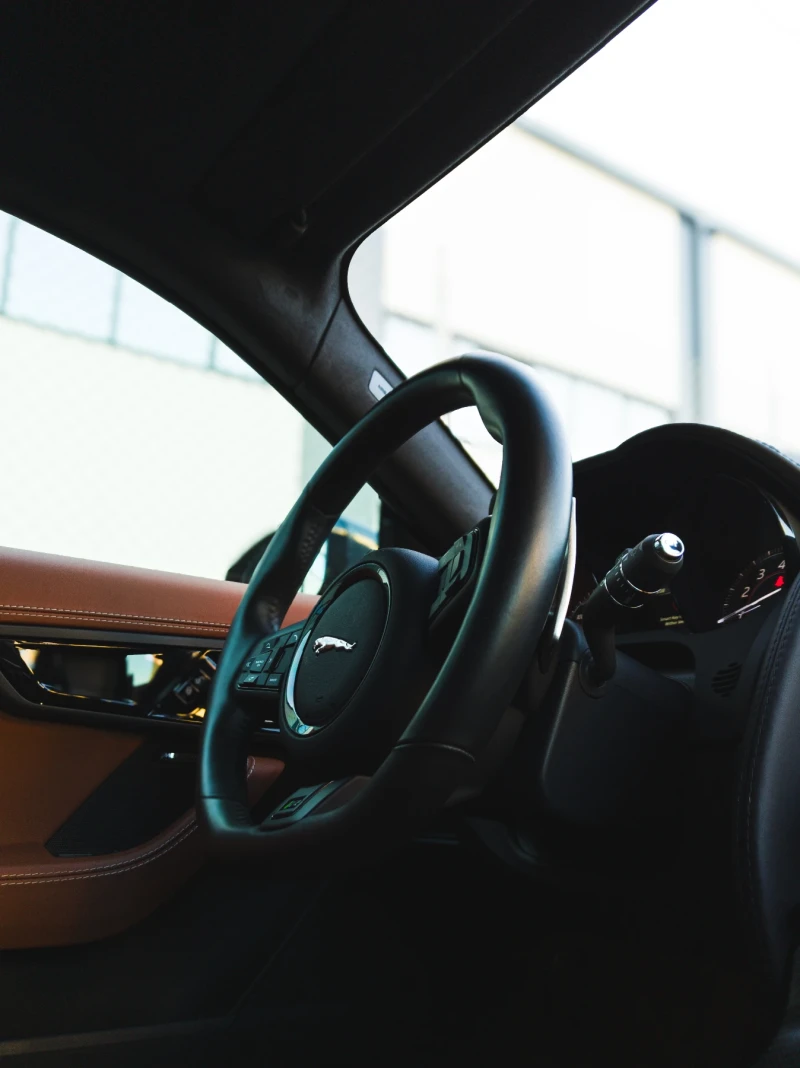 Jaguar F-Type R, снимка 12 - Автомобили и джипове - 52580258