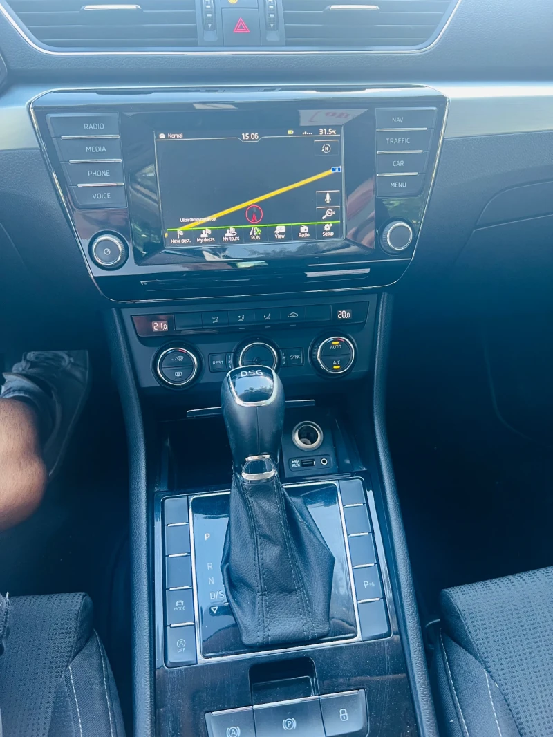 Skoda Superb 2.0 150 автомат, снимка 11 - Автомобили и джипове - 52415368