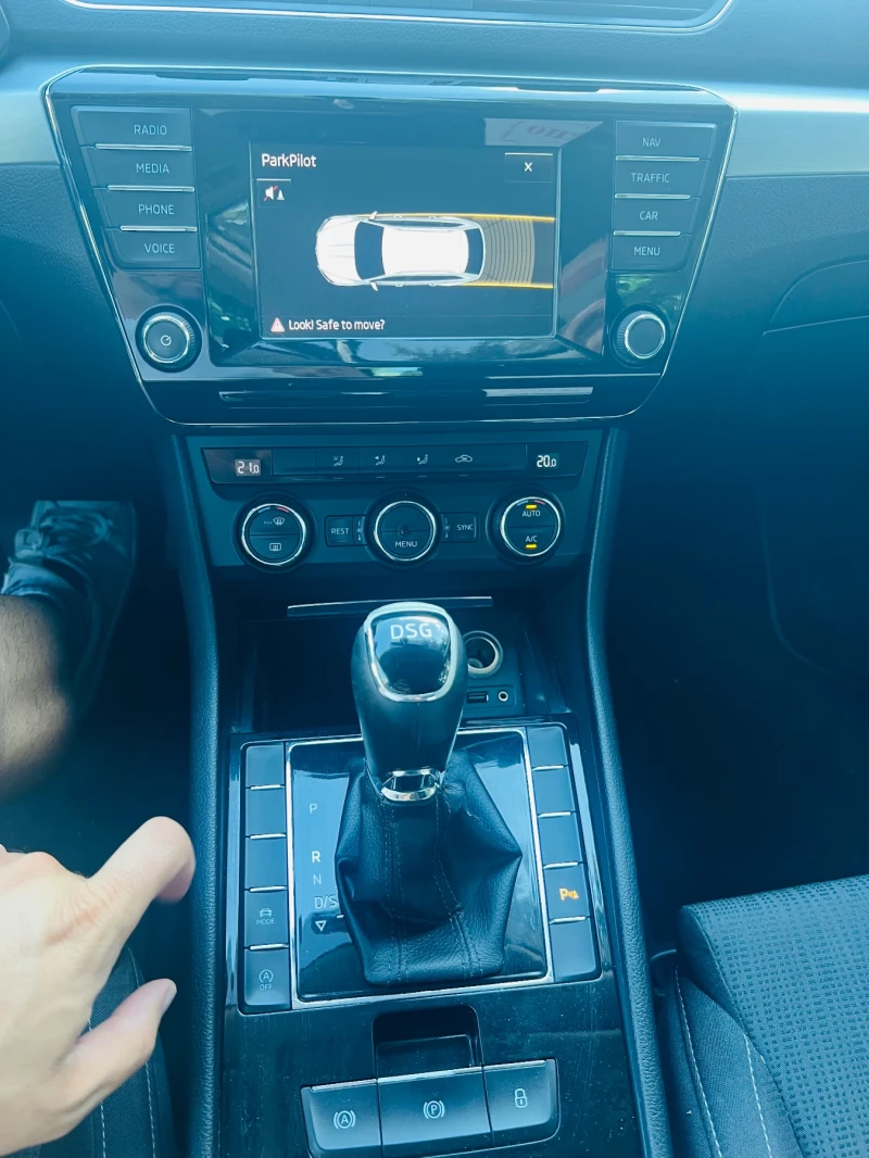 Skoda Superb 2.0 150 автомат, снимка 12 - Автомобили и джипове - 52415368