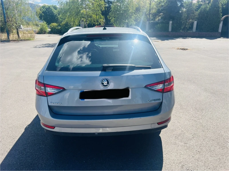 Skoda Superb 2.0 150 автомат, снимка 5 - Автомобили и джипове - 52415368