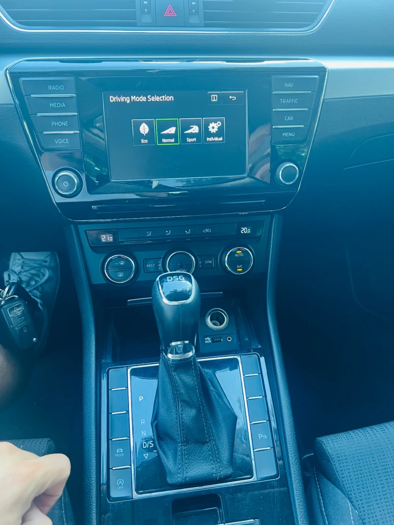 Skoda Superb 2.0 150 автомат, снимка 13 - Автомобили и джипове - 52415368