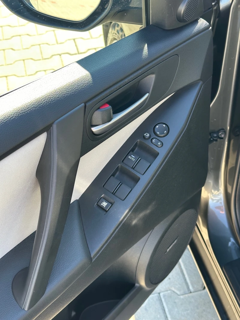 Mazda 3, снимка 13 - Автомобили и джипове - 52229916