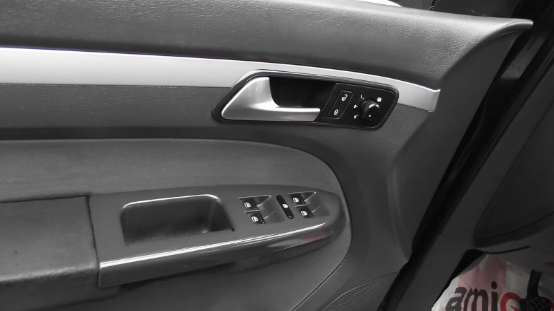 VW Touran 1.6.d.105.k.c.7.местен.5.100 км., снимка 12 - Автомобили и джипове - 52480111