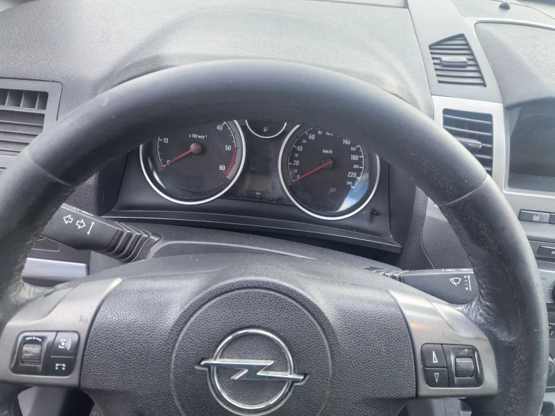 Opel Zafira 1.9 Дизел 120к.с, снимка 8 - Автомобили и джипове - 53477971