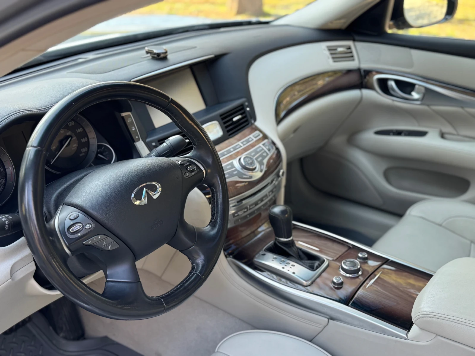 Infiniti Q70 3.7V6 AWD - изображение 2