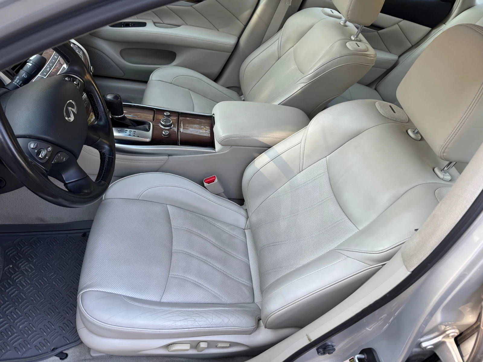 Infiniti Q70 3.7V6 AWD - изображение 3