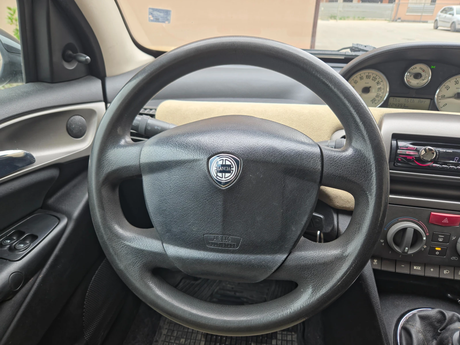 Lancia Ypsilon, снимка 13 - Автомобили и джипове - 54219724