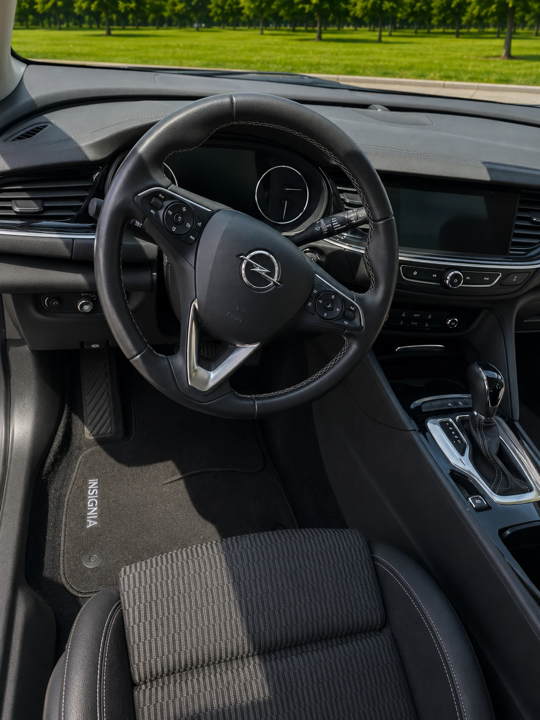 Opel Insignia Автоматик, 174 к.с, снимка 9 - Автомобили и джипове - 55181299