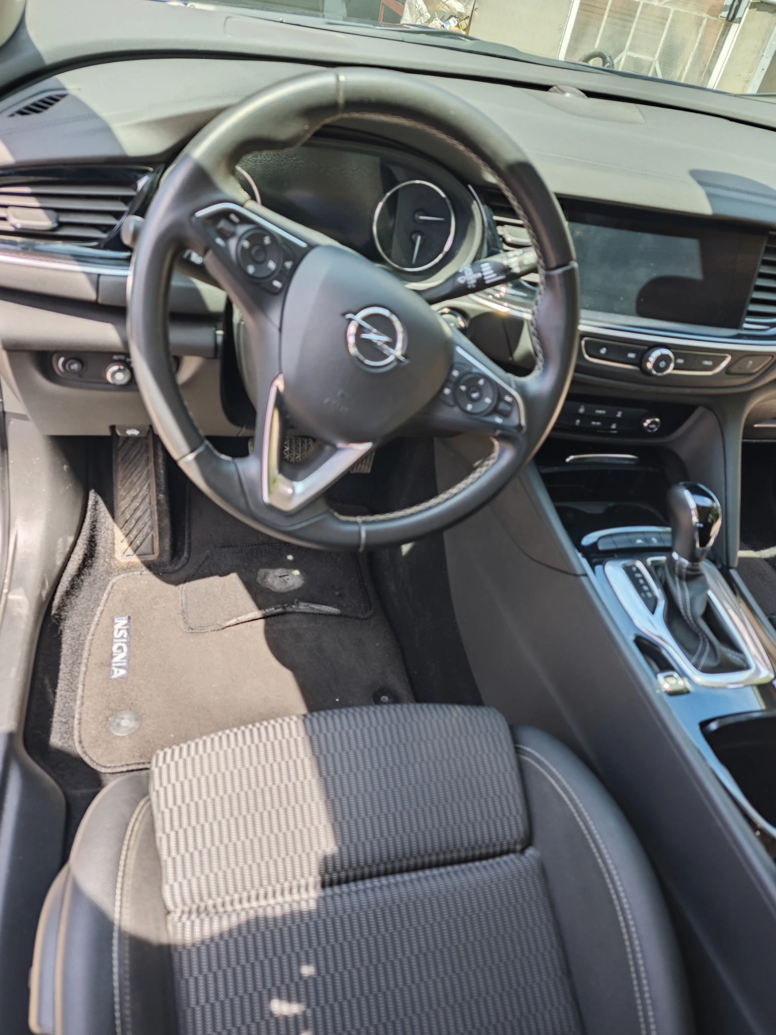 Opel Insignia Автоматик, 174 к.с, снимка 16 - Автомобили и джипове - 54613235
