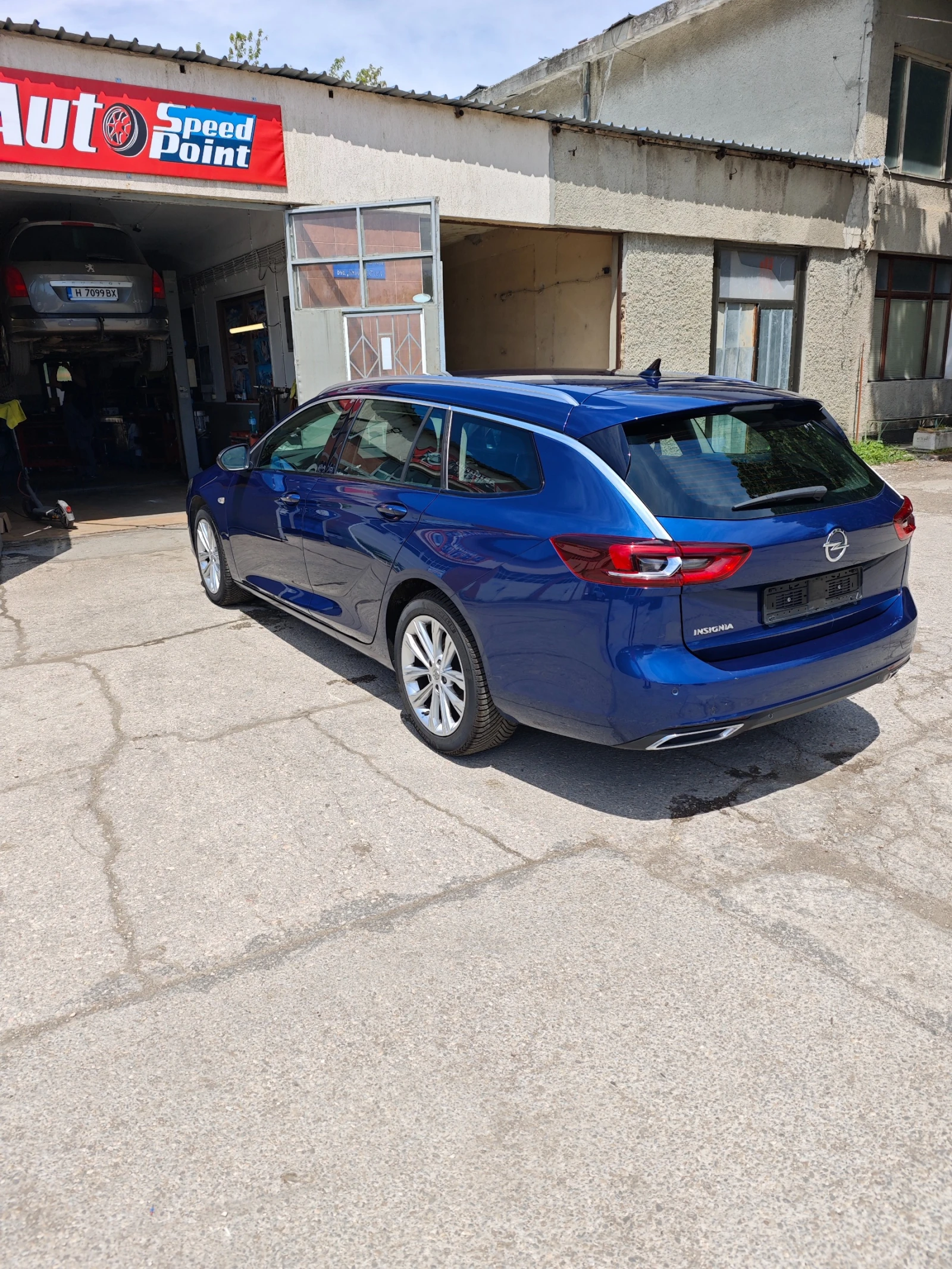Opel Insignia Автоматик, 174 к.с, снимка 4 - Автомобили и джипове - 54613235