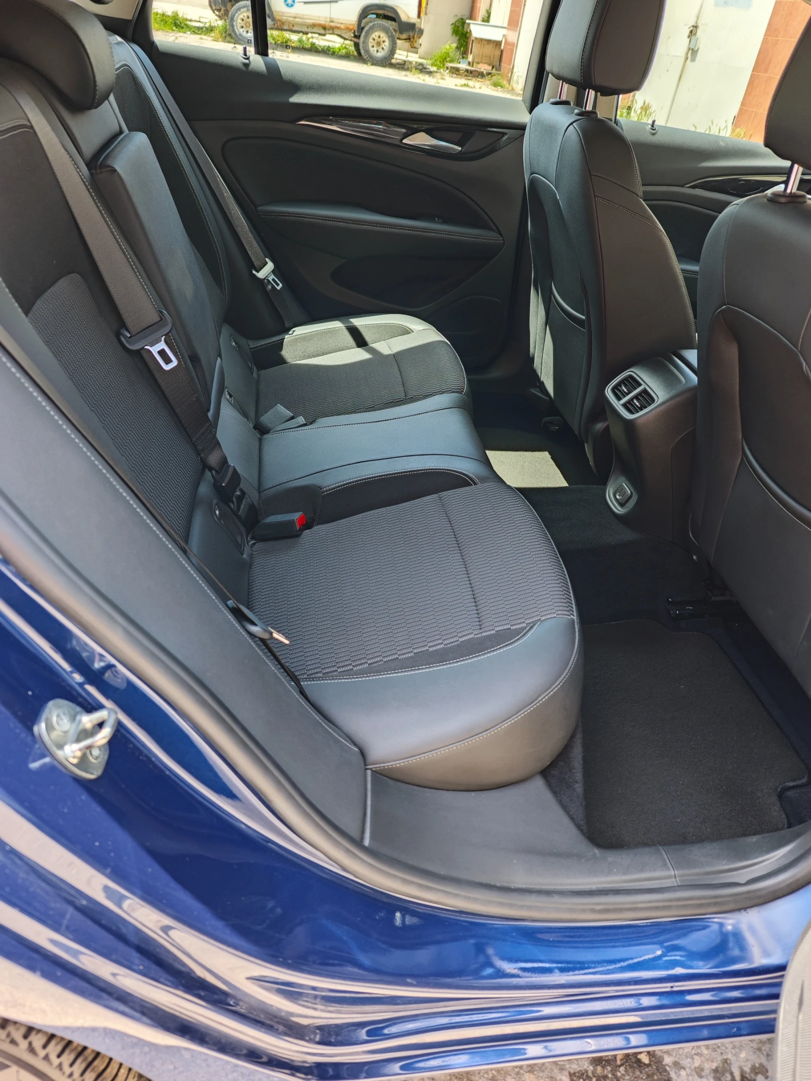 Opel Insignia Автоматик, 174 к.с, снимка 13 - Автомобили и джипове - 54613235