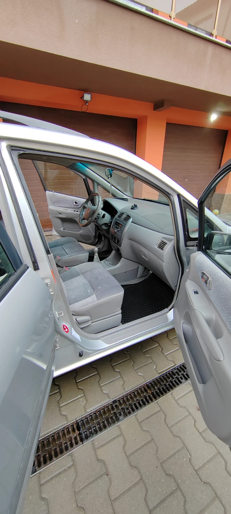 Mazda Premacy 1.9 lpg, снимка 3 - Автомобили и джипове - 54679608