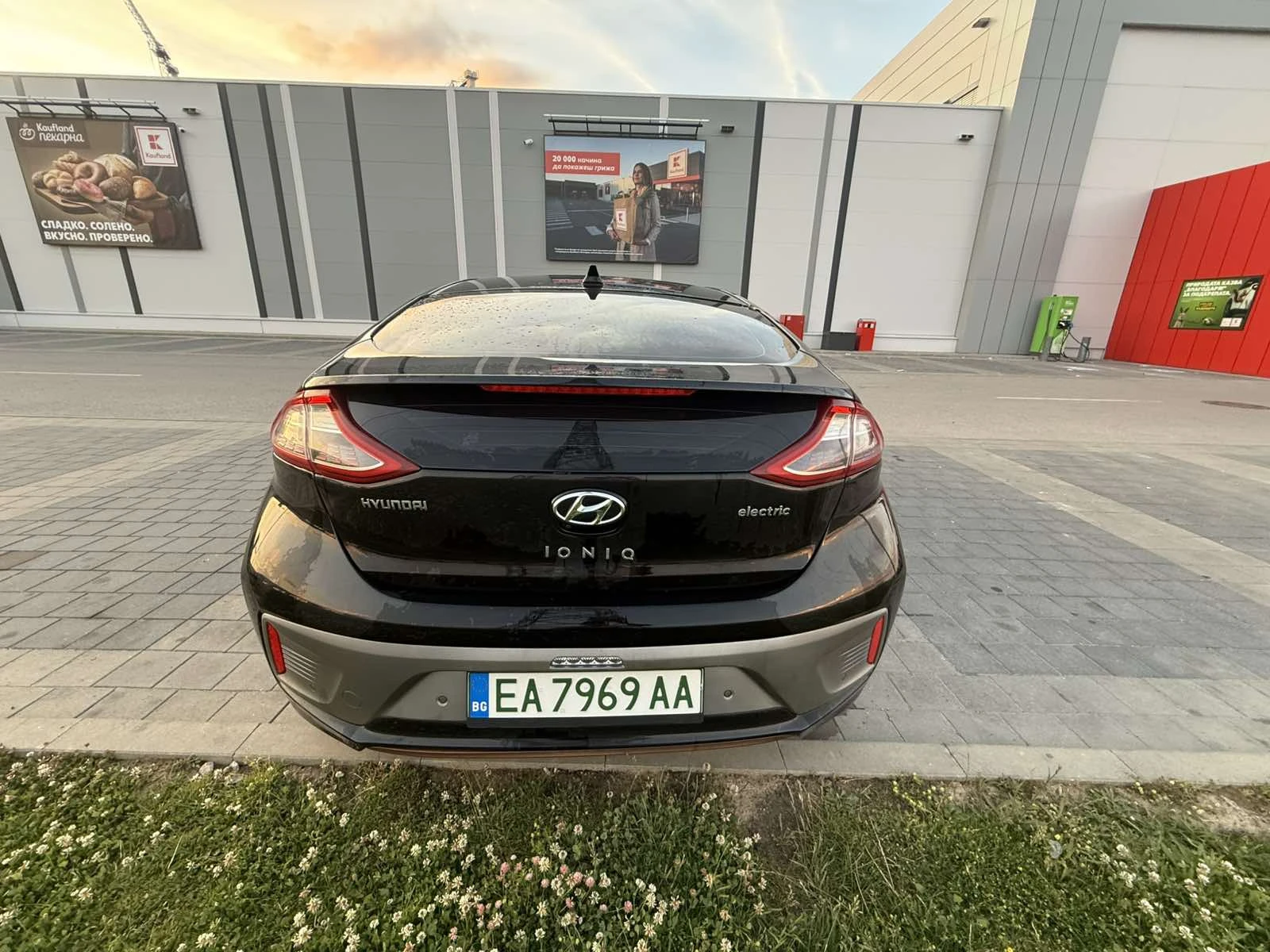 Hyundai Ioniq, снимка 3 - Автомобили и джипове - 54826174
