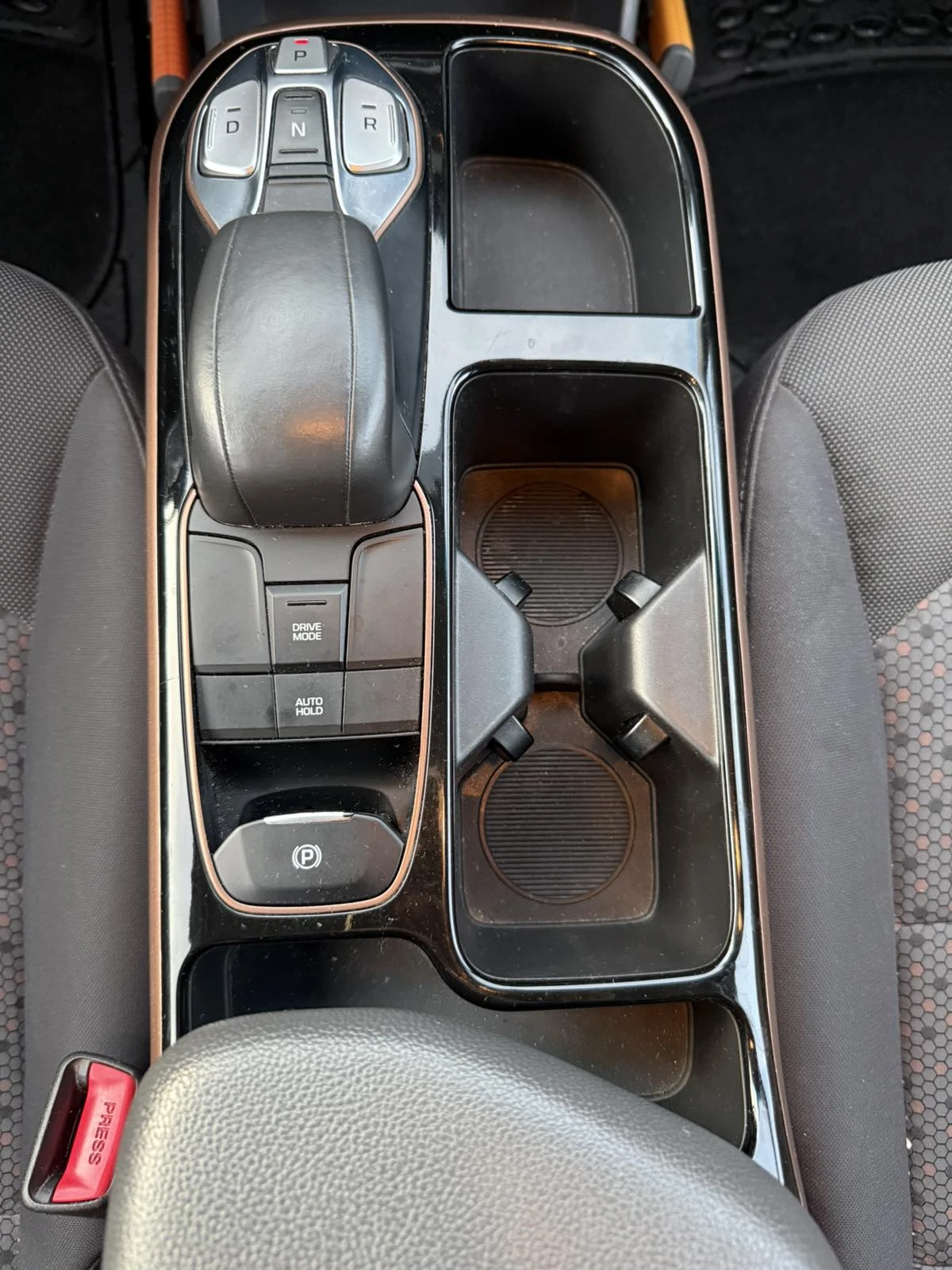 Hyundai Ioniq, снимка 10 - Автомобили и джипове - 54826174