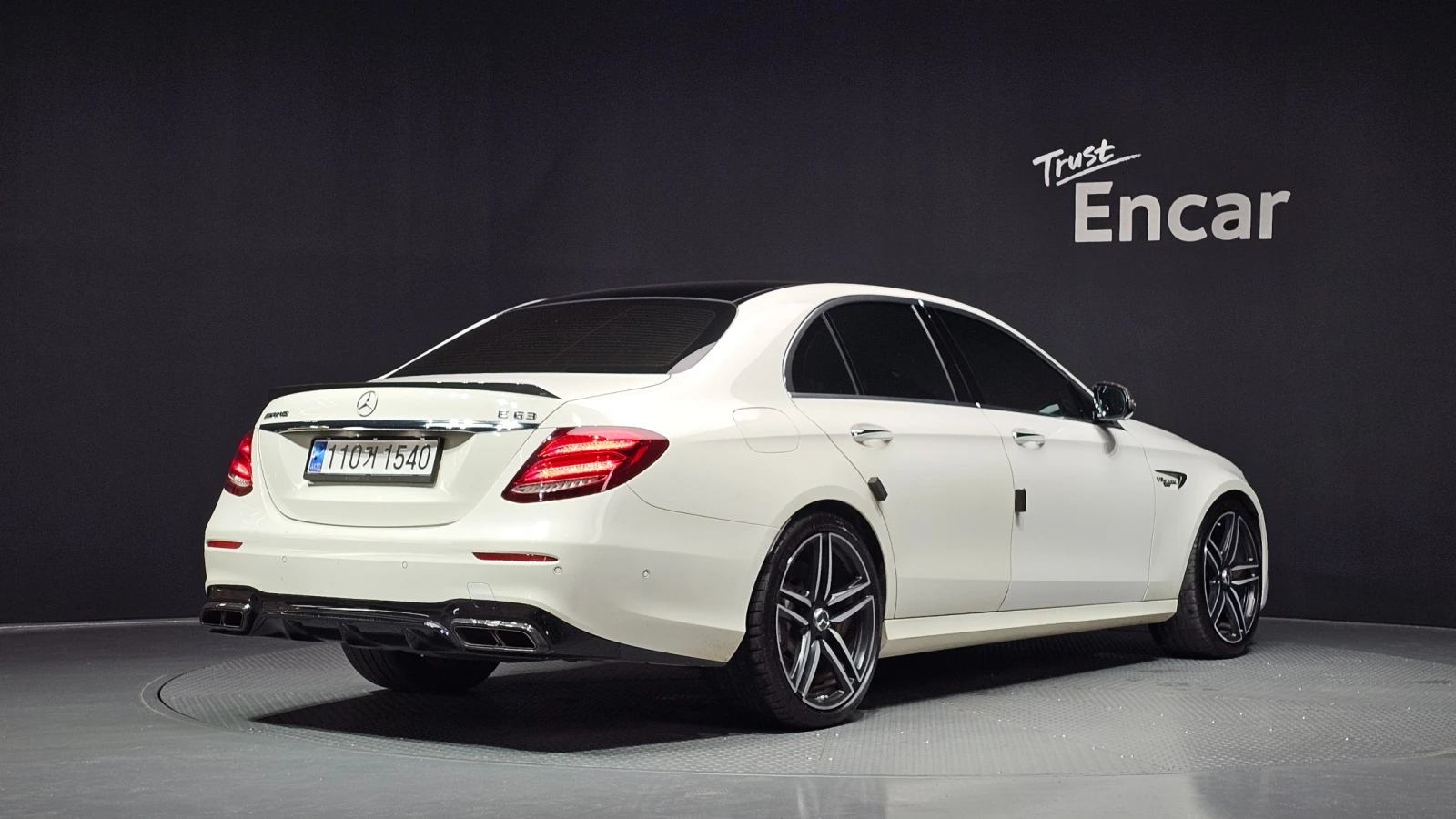 Mercedes-Benz E 63 AMG 4MATIC+ , снимка 2 - Автомобили и джипове - 55845584