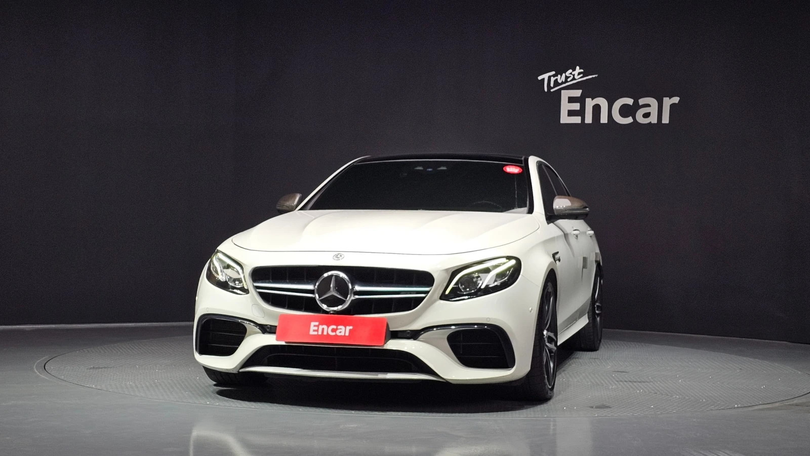Mercedes-Benz E 63 AMG 4MATIC+ , снимка 3 - Автомобили и джипове - 55845584