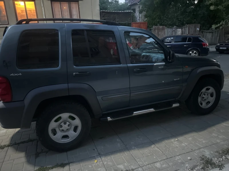 Jeep Cherokee, снимка 4 - Автомобили и джипове - 47388542