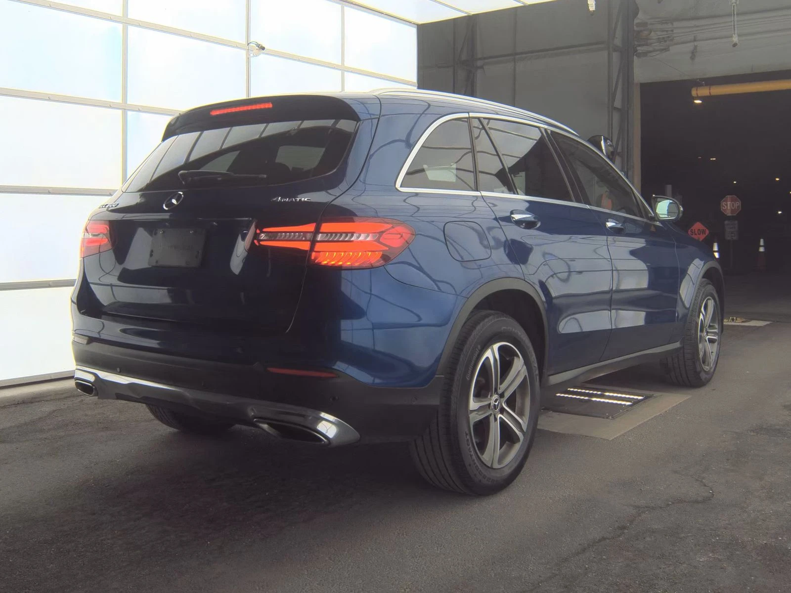 Mercedes-Benz GLC 300 4MATIC* AMG PACK* PANO* BURMSTER*  - изображение 4