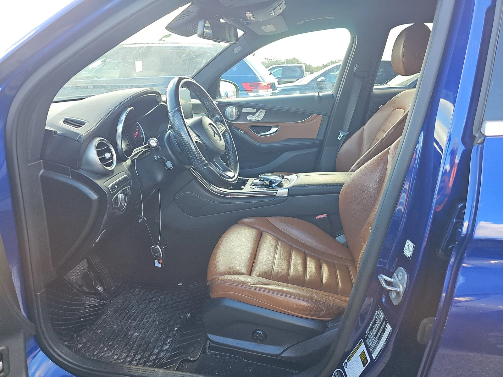 Mercedes-Benz GLC 300 4MATIC* AMG PACK* PANO* BURMSTER*  - изображение 10