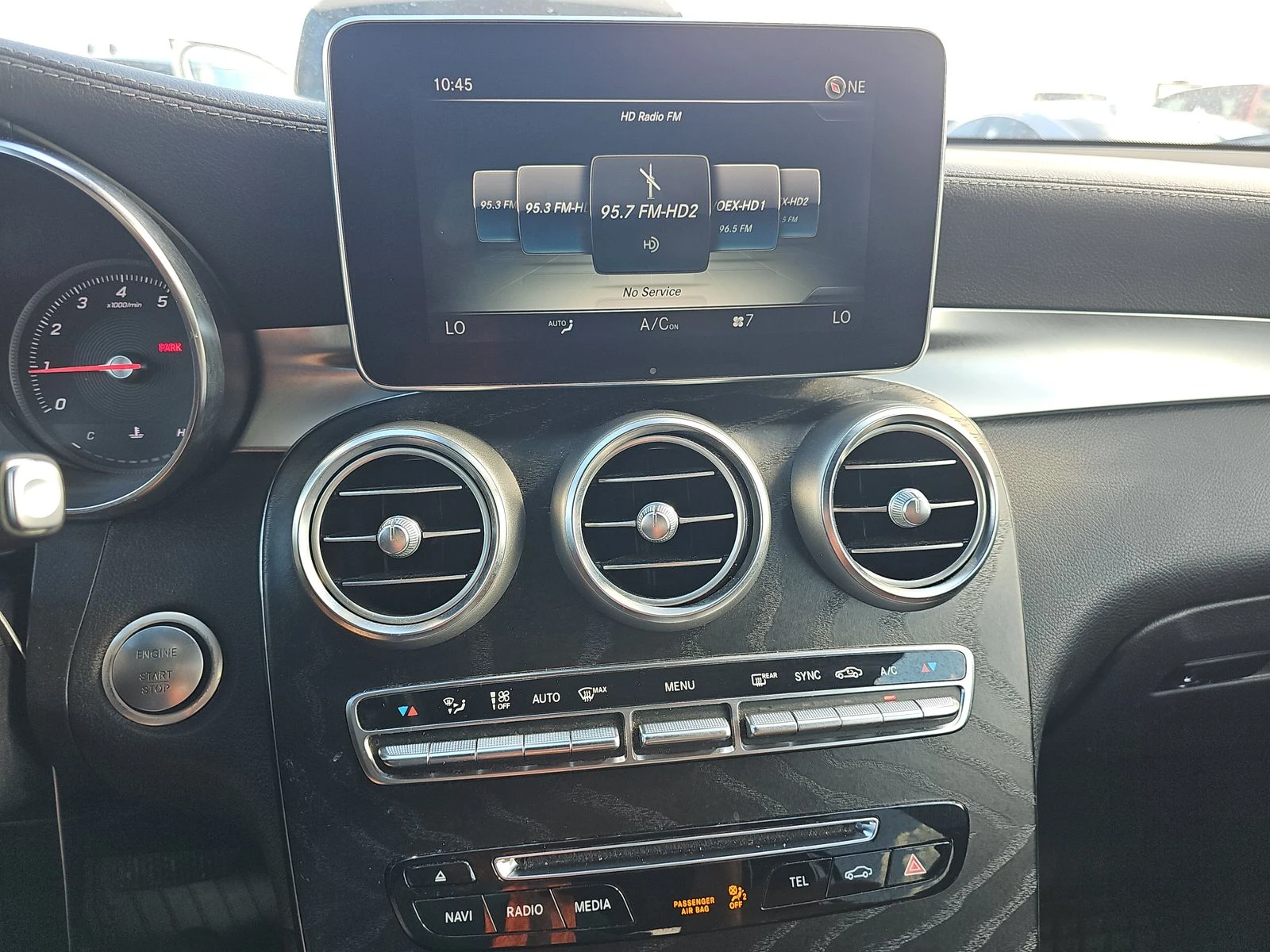 Mercedes-Benz GLC 300 4MATIC* AMG PACK* PANO* BURMSTER*  - изображение 9