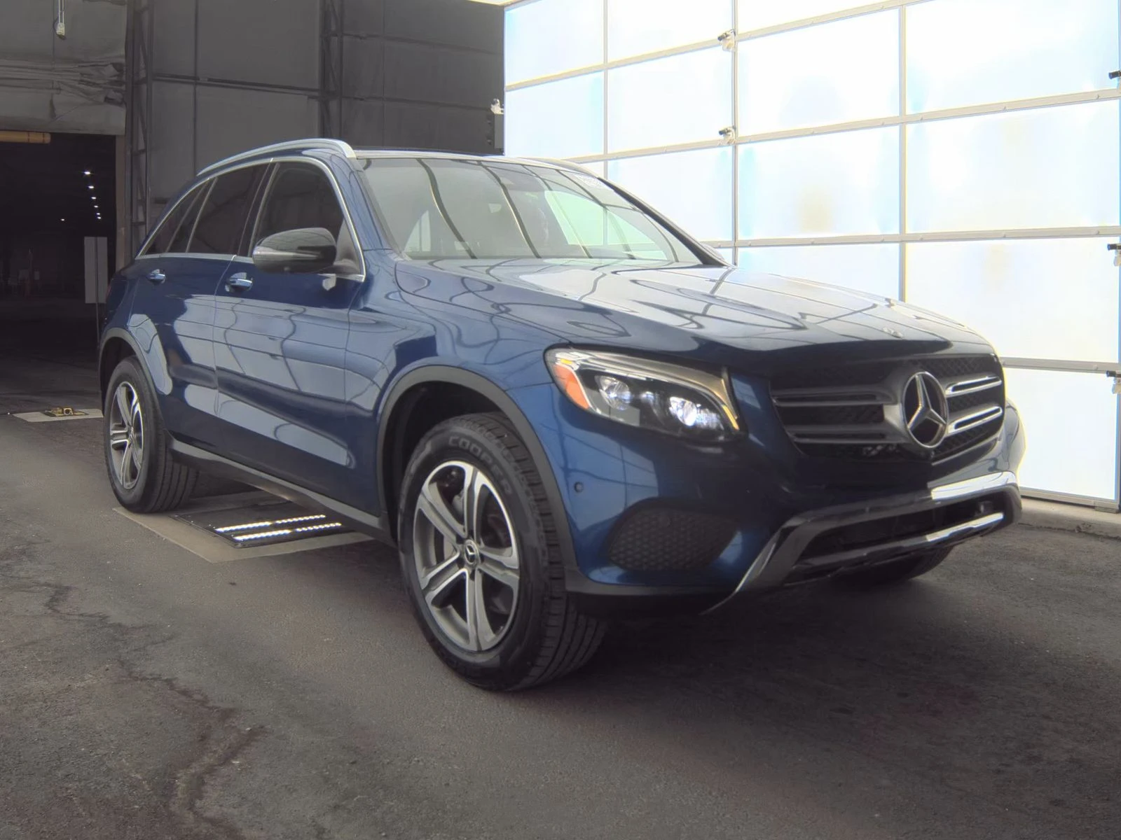 Mercedes-Benz GLC 300 4MATIC* AMG PACK* PANO* BURMSTER*  - изображение 3