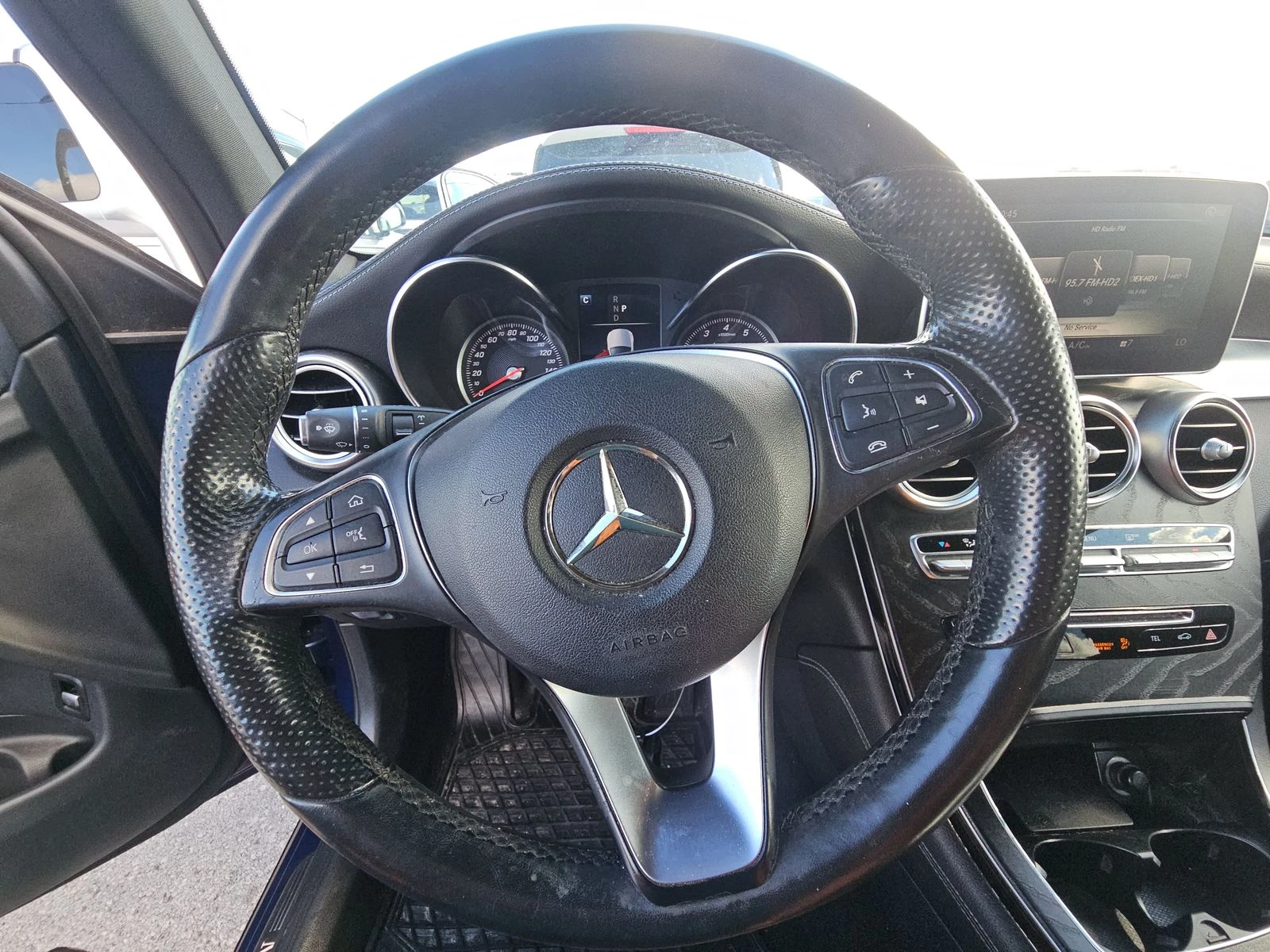 Mercedes-Benz GLC 300 4MATIC* AMG PACK* PANO* BURMSTER*  - изображение 8