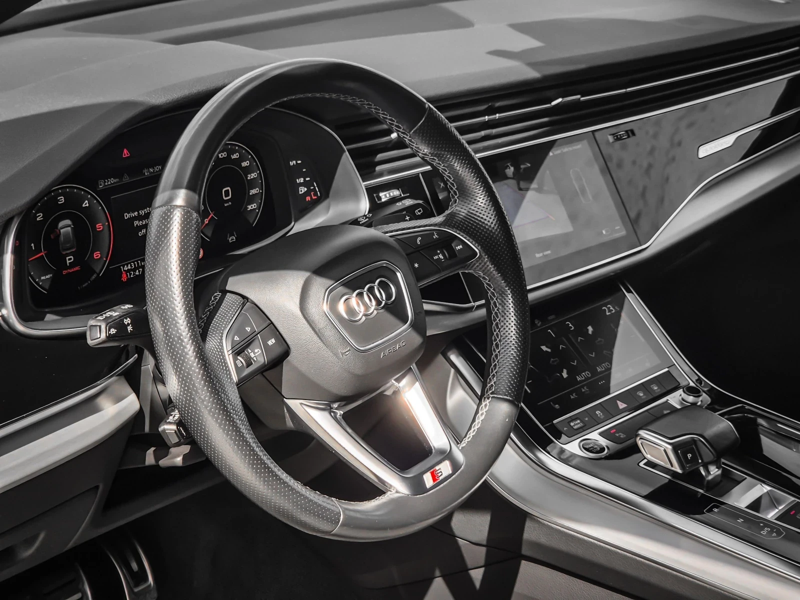 Audi Q8 50 TDI 3x S Line Matrix PANO DISTRONIC, снимка 5 - Автомобили и джипове - 53976034