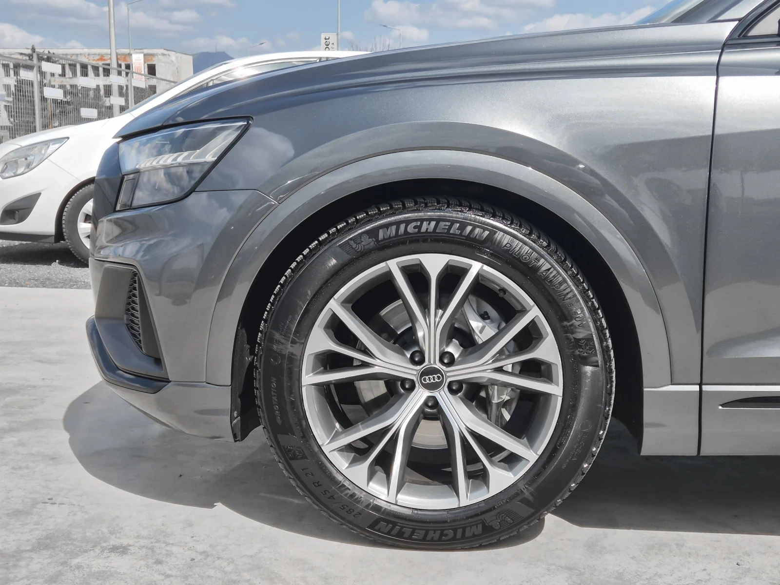 Audi Q8 50 TDI 3x S Line Matrix PANO DISTRONIC, снимка 8 - Автомобили и джипове - 53976034