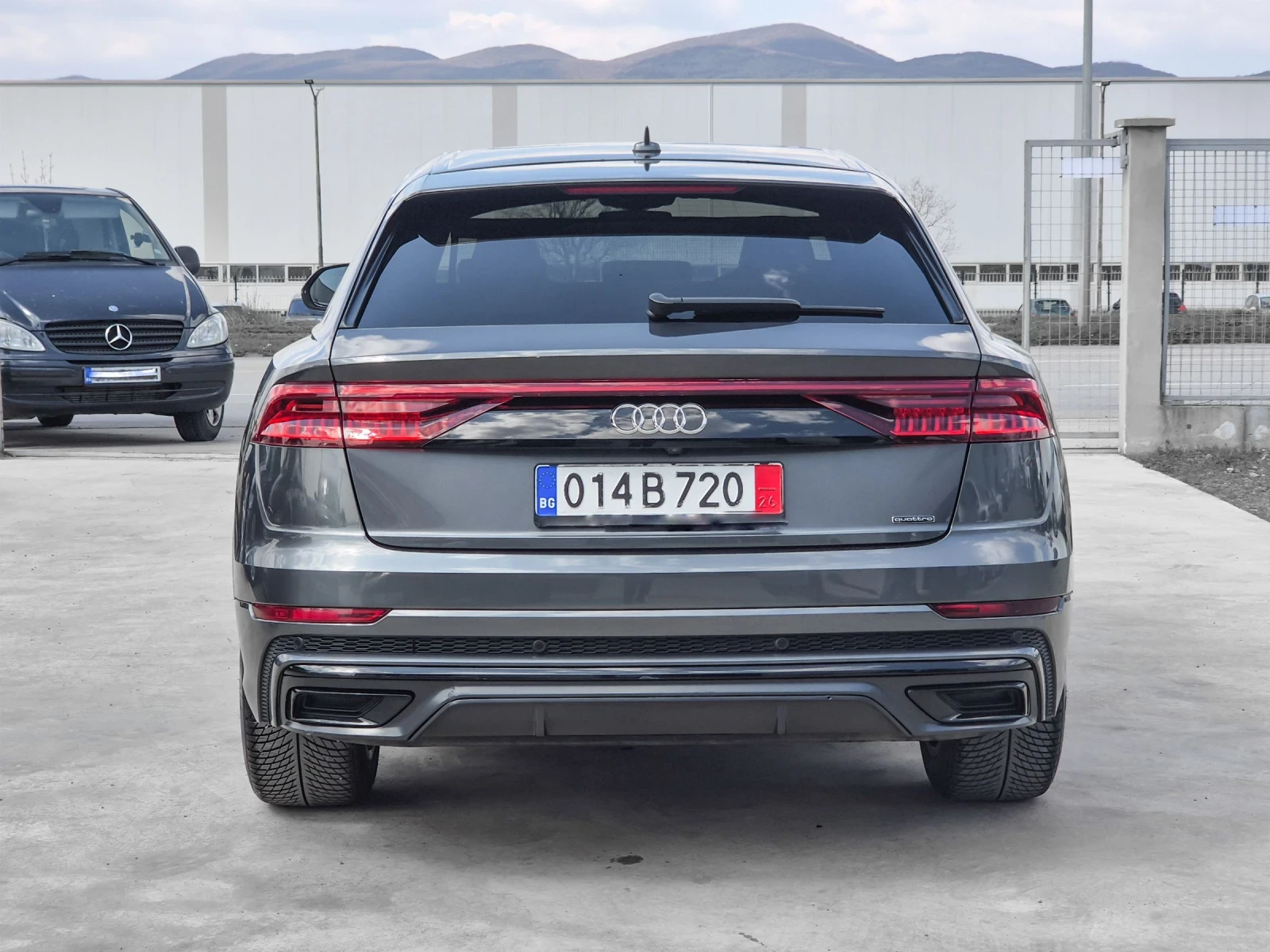 Audi Q8 50 TDI 3x S Line Matrix PANO DISTRONIC, снимка 4 - Автомобили и джипове - 53976034