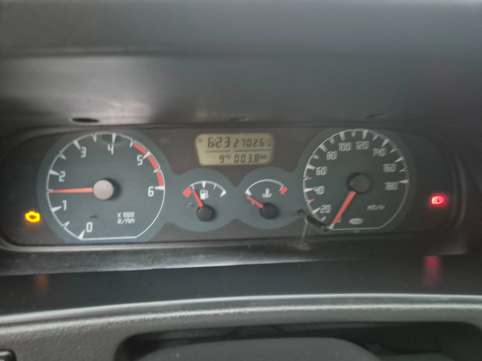 Nissan Terrano 2.7TDI KLIMA ITALY, снимка 11 - Автомобили и джипове - 56684346