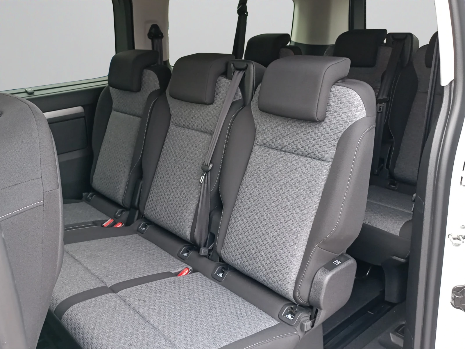 Peugeot Traveller MCA Long Active 2.0 BlueHDi 180 hp S&S AT8 E6.4 | Mobile.bg � ����������� 11