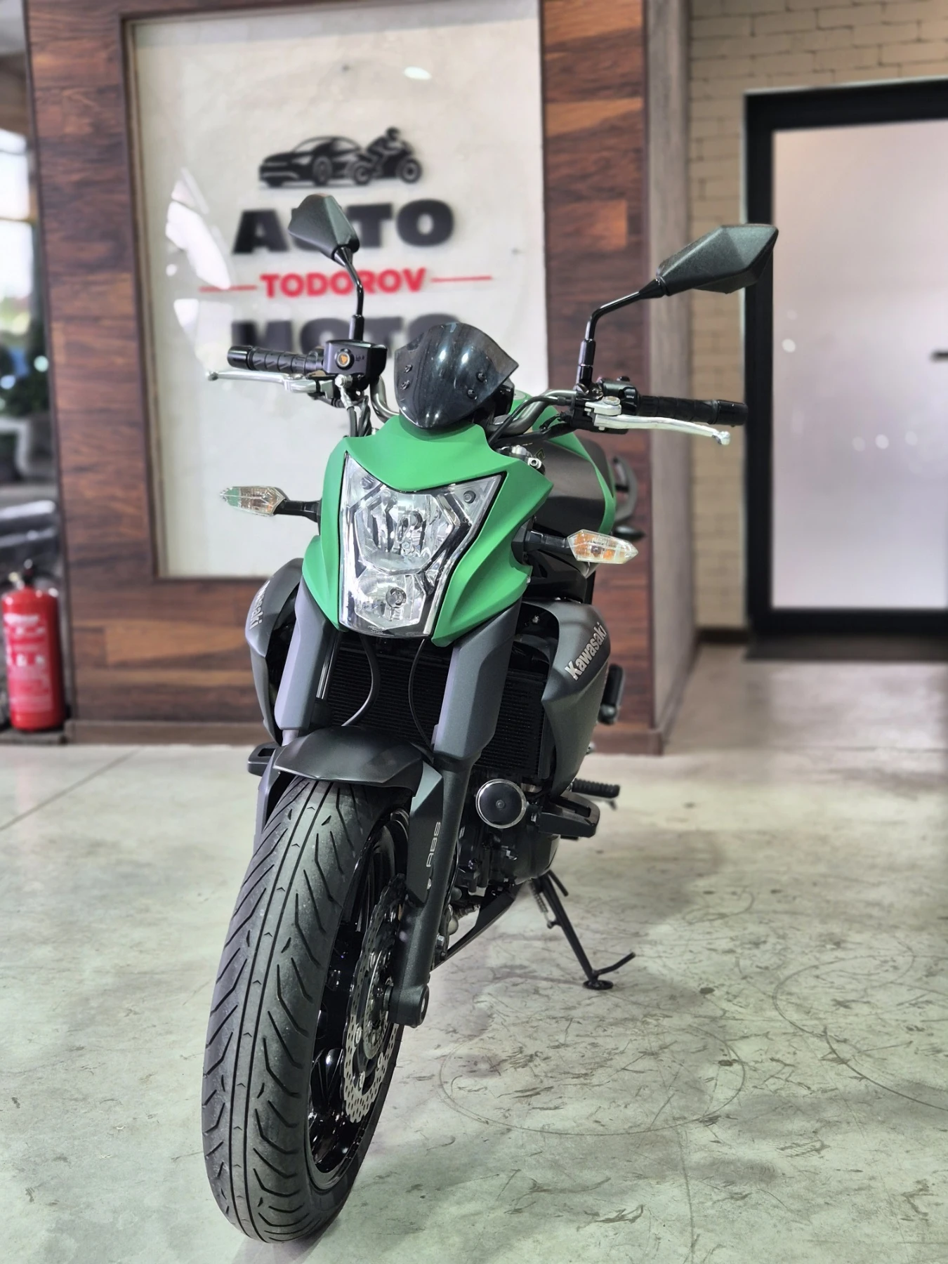 Kawasaki ER -6n ABS!!! 8000км!!! НОВ ВНОС ОТ ШВЕЙЦАРИЯ!!!, снимка 2 - Мотоциклети и мототехника - 55935618