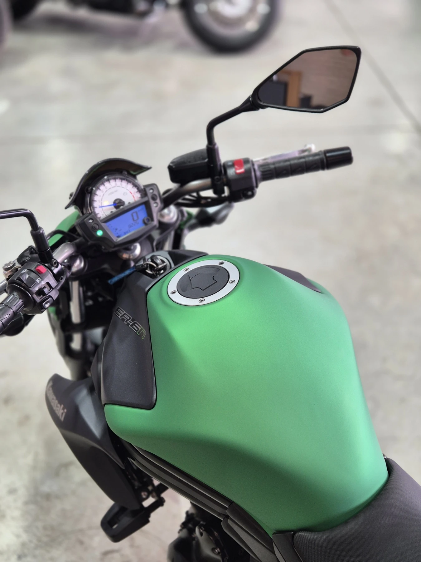 Kawasaki ER -6n ABS!!! 8000км!!! НОВ ВНОС ОТ ШВЕЙЦАРИЯ!!!, снимка 14 - Мотоциклети и мототехника - 55935618