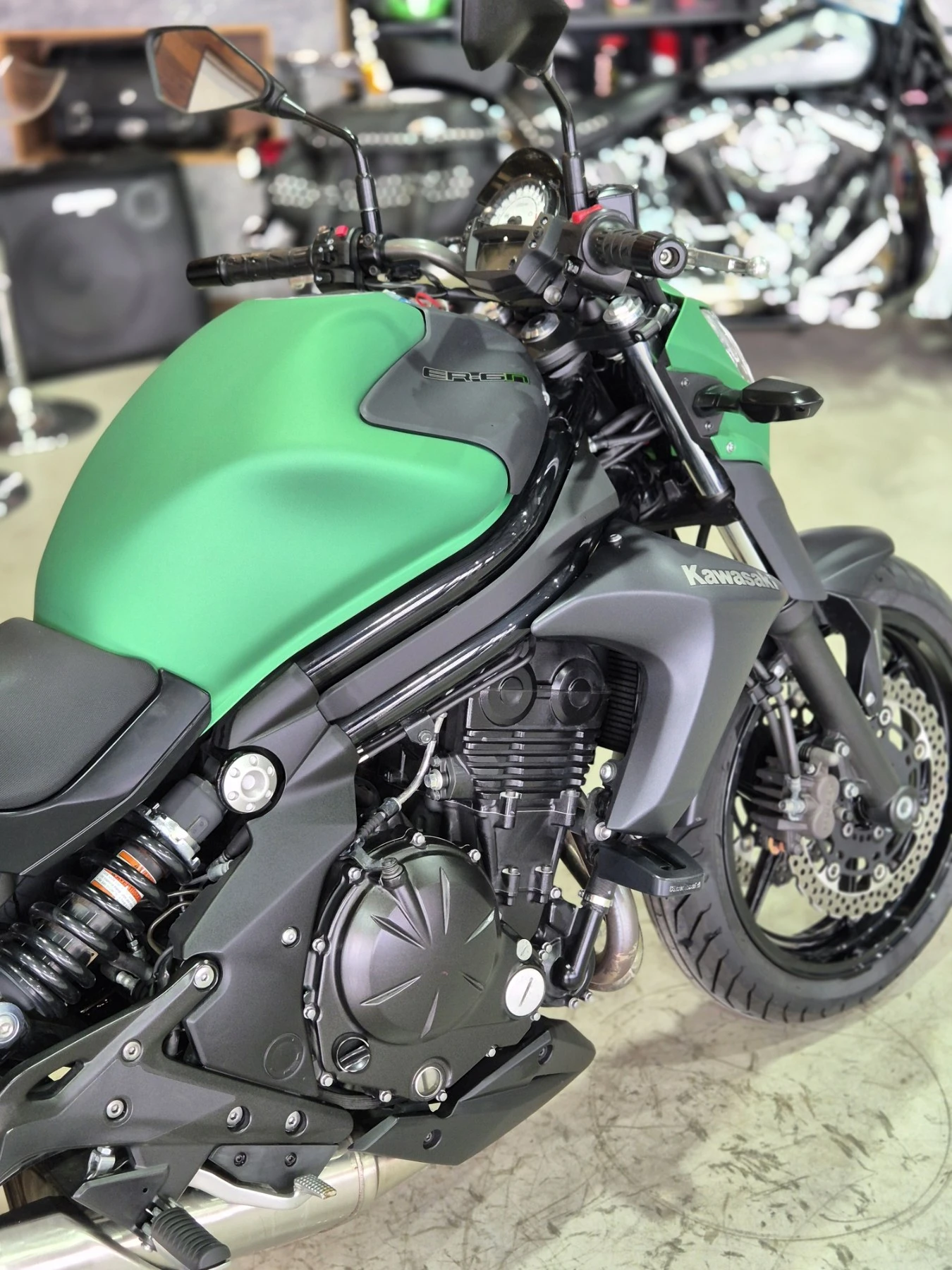 Kawasaki ER -6n ABS!!! 8000км!!! НОВ ВНОС ОТ ШВЕЙЦАРИЯ!!!, снимка 11 - Мотоциклети и мототехника - 55935618