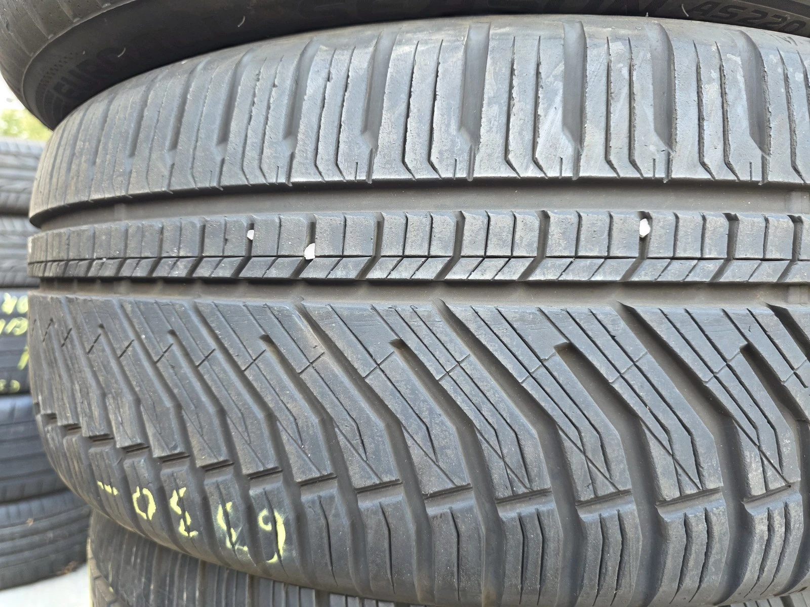 Гуми Всесезонни 255/45R20, снимка 4 - Гуми и джанти - 56724488