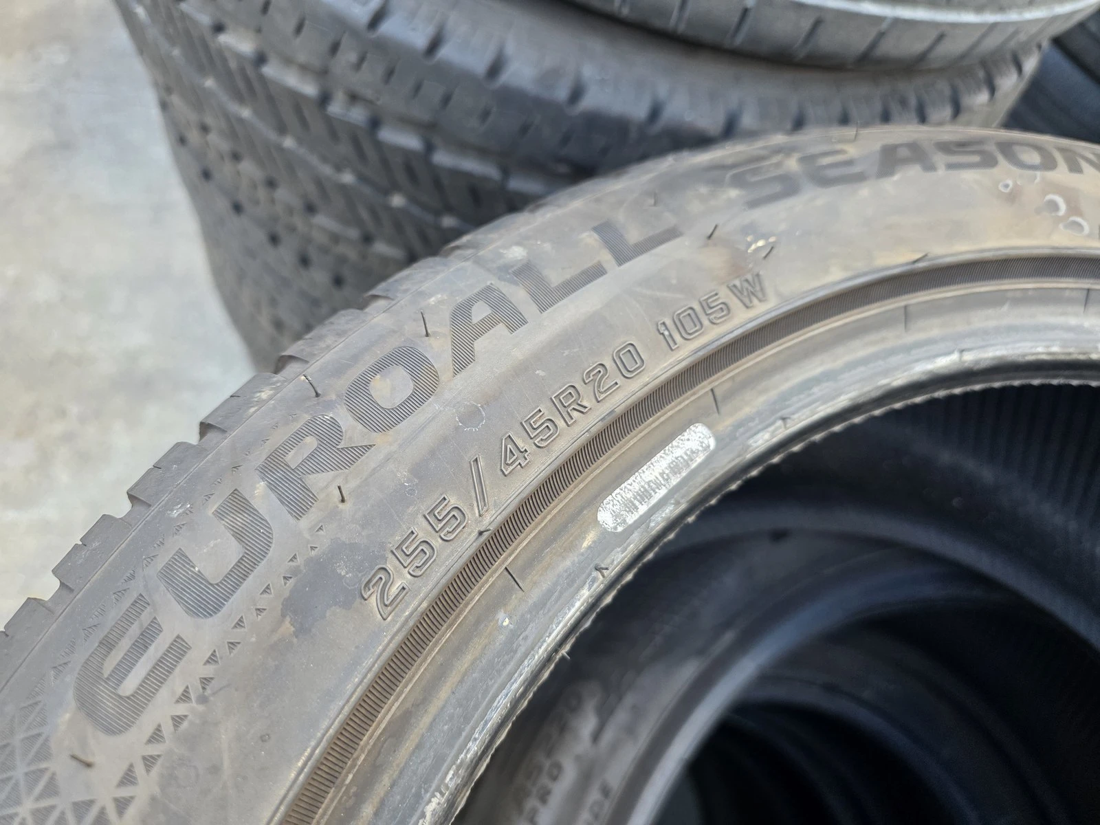 Гуми Всесезонни 255/45R20, снимка 7 - Гуми и джанти - 56724488