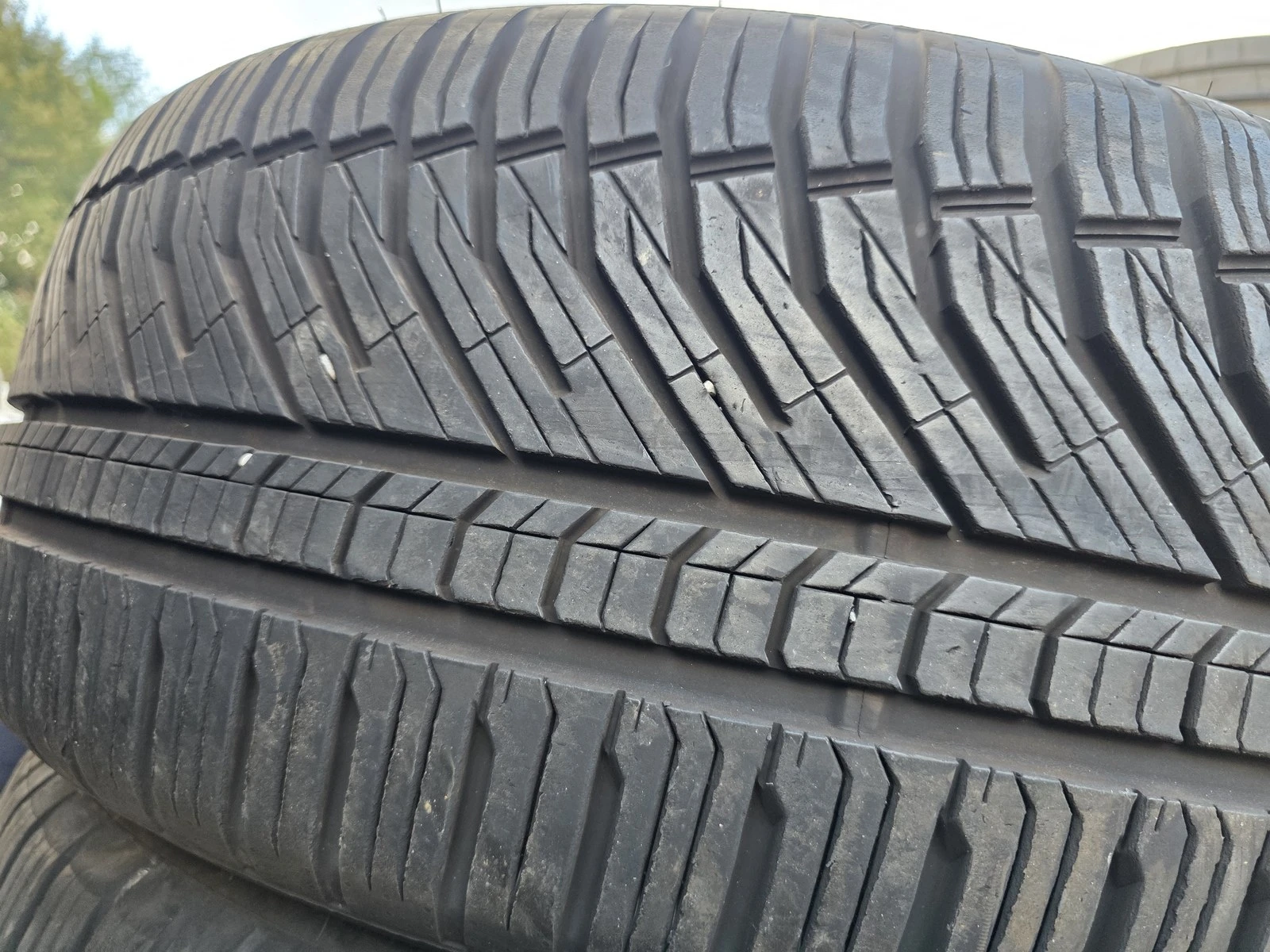 Гуми Всесезонни 255/45R20, снимка 2 - Гуми и джанти - 56724488