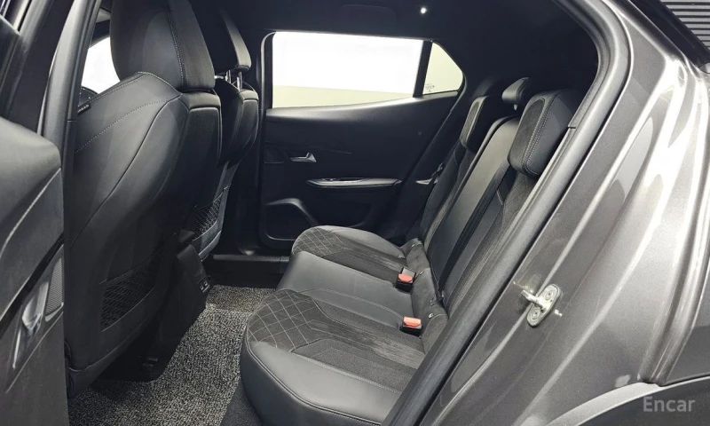 Peugeot 2008, снимка 12 - Автомобили и джипове - 52322741