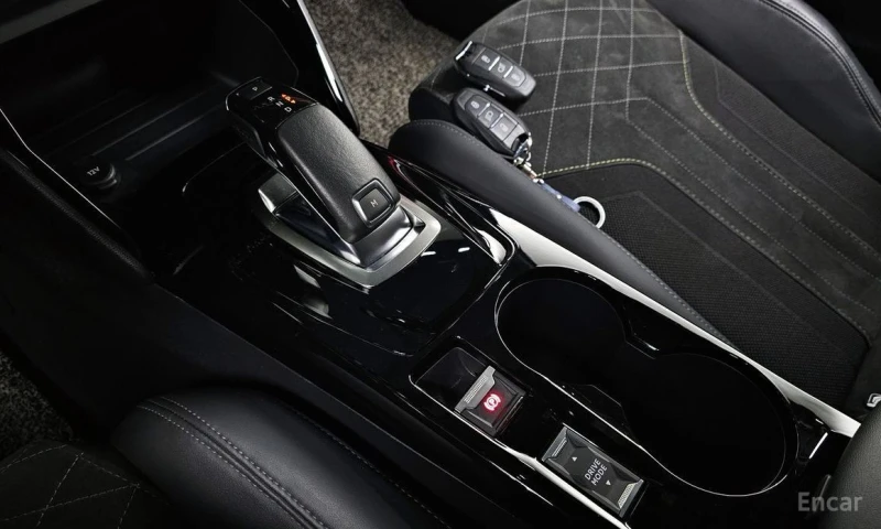 Peugeot 2008, снимка 9 - Автомобили и джипове - 52322741